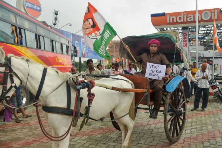 Հնդկաստանում բողոքում են վառելիքի վրա ավելացված գների դեմ