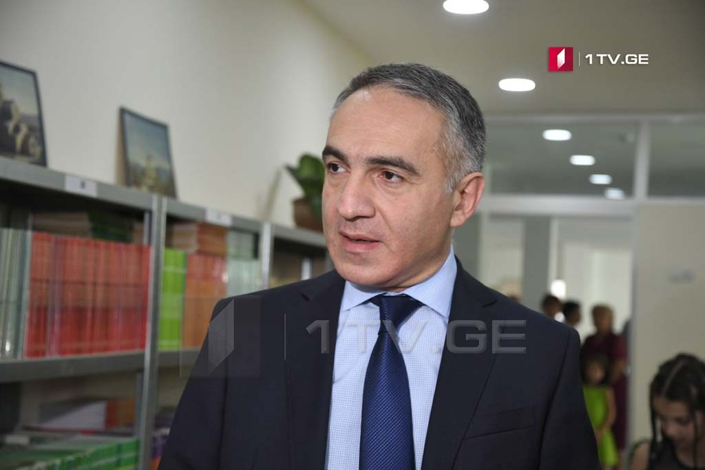 Михаил Батиашвили заявляет, что с весны в десятках школ начнется внедрение обновленных программ