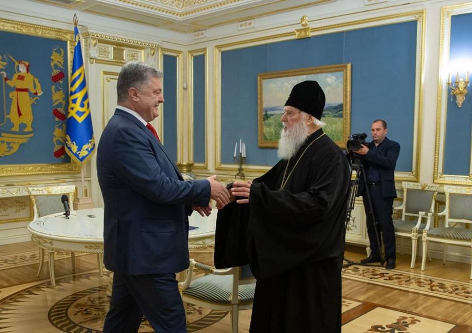 Патриарх Киевский лично поздравил президента Украины с решением Священного Синода