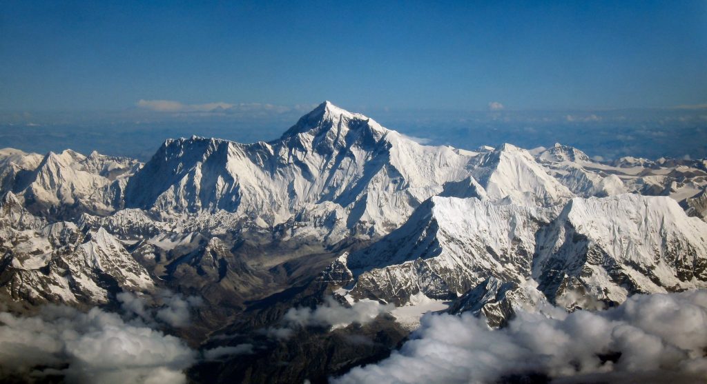 Девять альпинистов погибли в Гималаях