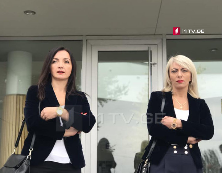 Lawyers visiting Mirza Subeliani at prison