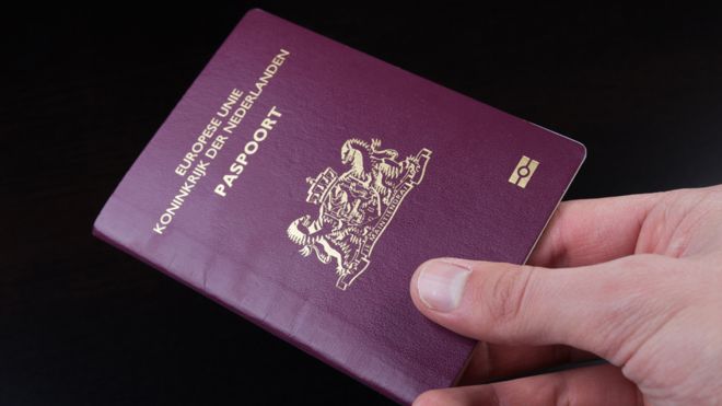 В Нидерландах выдан первый гендерно-нейтральный паспорт