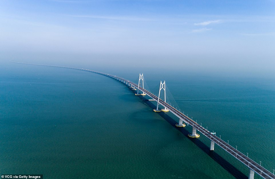 Բացվել է աշխարհի ամենաերկար ծովային կամուրջը (ֆոտո, վիդեո)