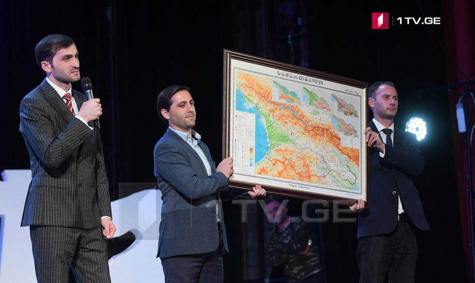 Chairman of Adjara Government gives Georgia’s Map to Russian delegation as present