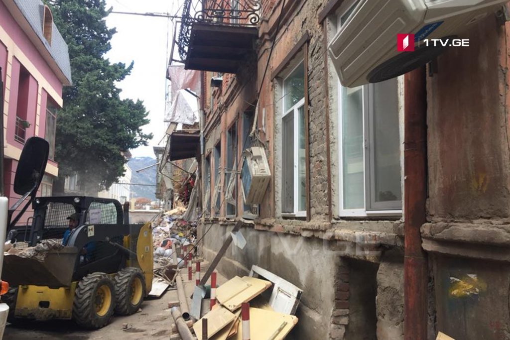 Мэрия Тбилиси - Обрушение части аварийного дома по улице Метехи N14 не создаёт опасность для местных жителей