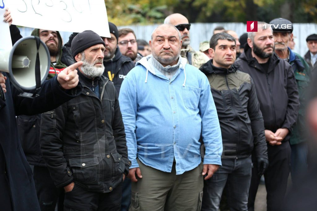 Malkhaz Machalikashvili and Zaza Saralidze hold protest rally in front of the Georgian Dream office