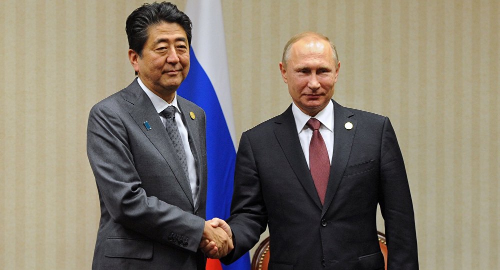 Премьер Японии - Если Москва вернет острова Хабомаи и Шикотан, на этих территориях не будут размещены американские базы