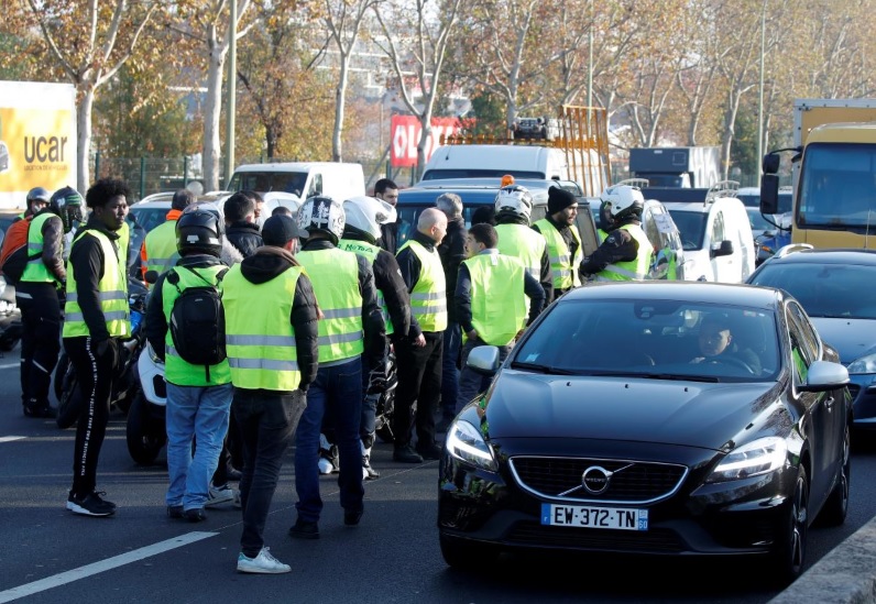 Ֆրանսիայում, վառելիքի գնի աճի դեմ ընթացող բողոքի ցույցի ժամանակ մահացել է մեկ մարդ