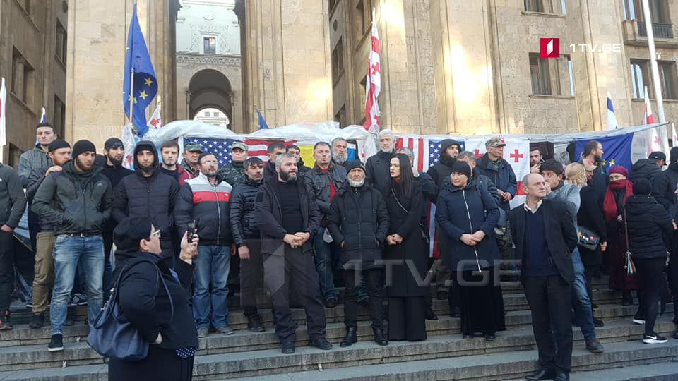 Часть жителей Панкисского ущелья провела акцию у здания парламента
