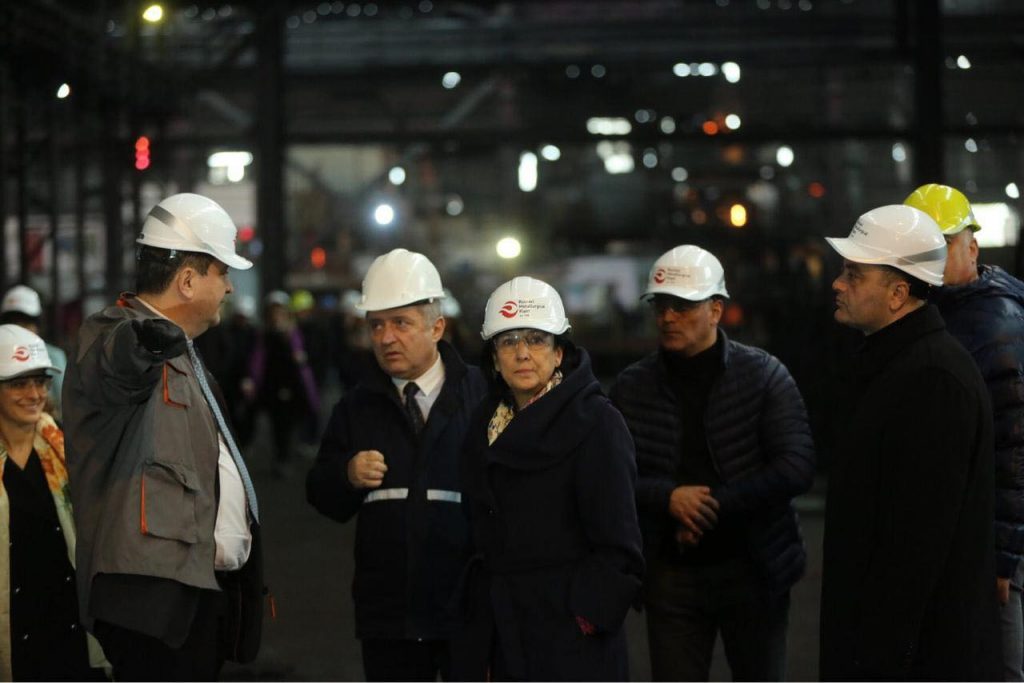 Salome Zurabishvili meets with employees of Rustavi Metallurgical Plant
