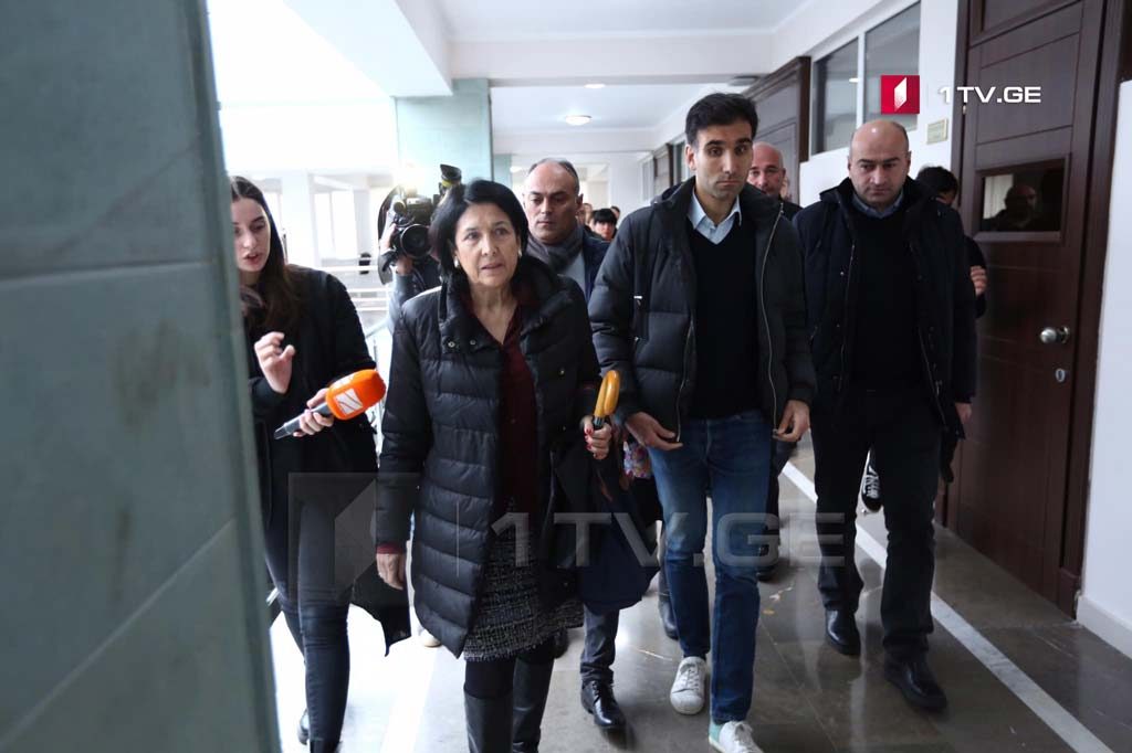 Саломе Зурабишвили приехала в Тбилисский апелляционный суд, чтобы присутствовать на процессе фотографов