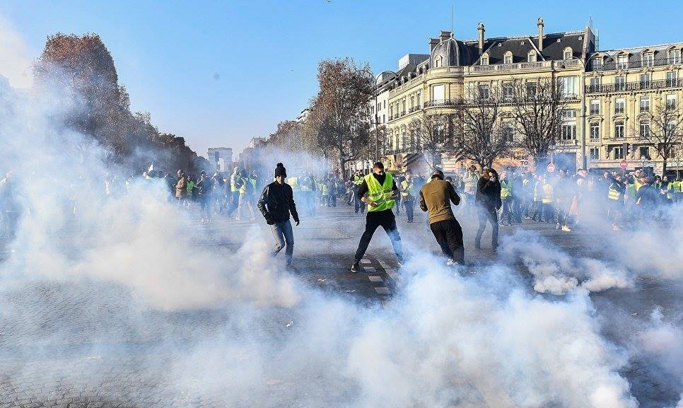 В Париже произошло столкновение между протестующими и правоохранителями