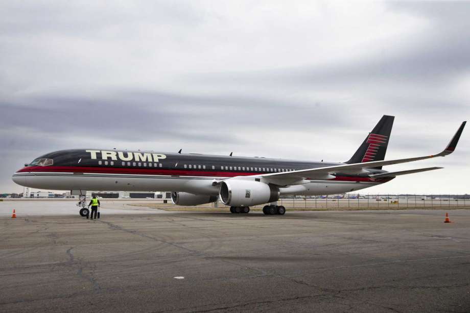 Самолет Дональда Трампа столкнулся с авиалайнером в аэропорту Нью-Йорке