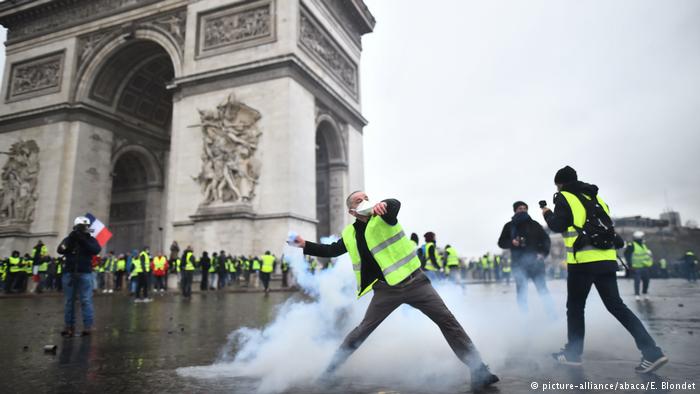 Восстановление Триумфальной арки в Париже, которая пострадала в результате акций, обойдется в 1 000 000 евро