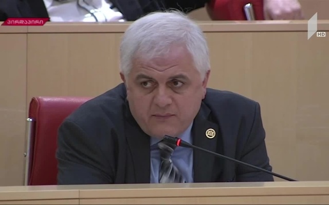 Геннадий Маргвелашвили считает, что парламент должен был продолжить функционировать в Тбилиси и Кутаиси