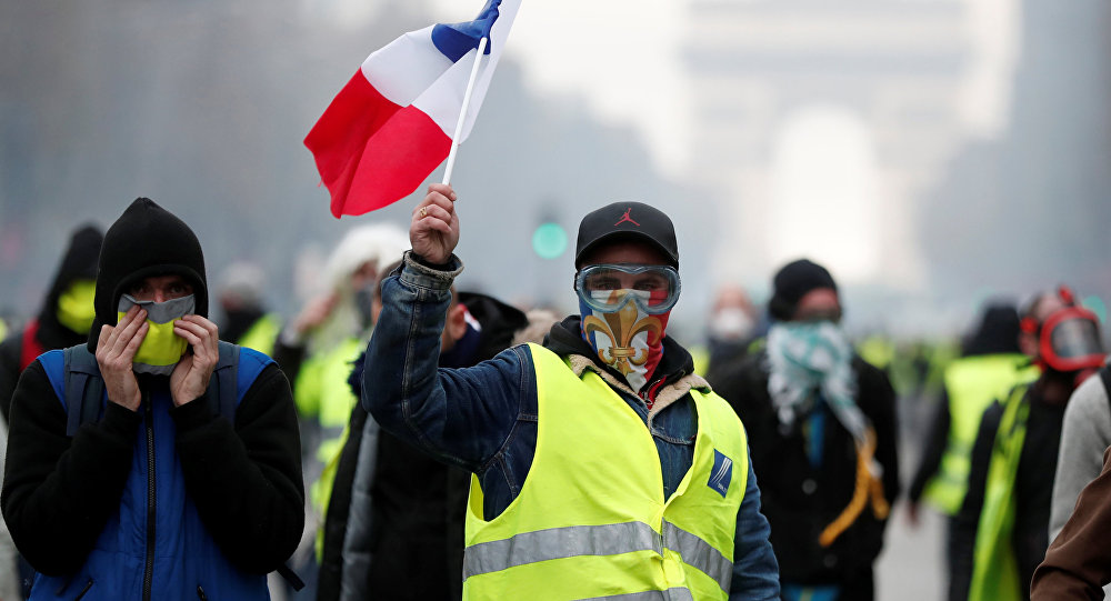 Количество задержанных во время акции «желтых жилетов» в Париже превысило 500 человек