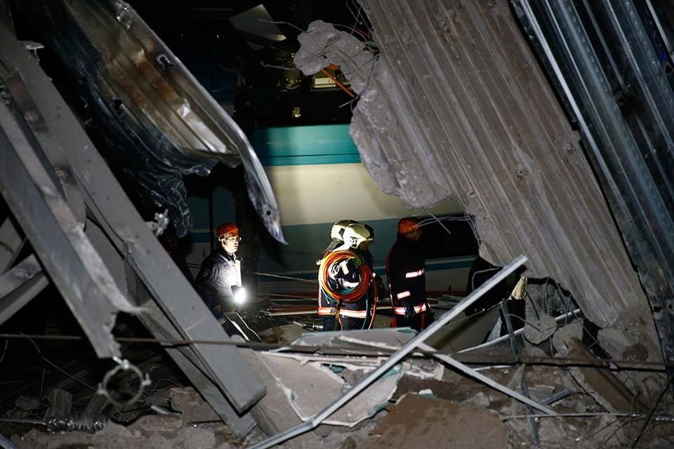 В министерстве транспорта и инфраструктуры Турции заявляют, что причиной железнодорожной катастрофы в Анкаре стало столкновение с локомотивом