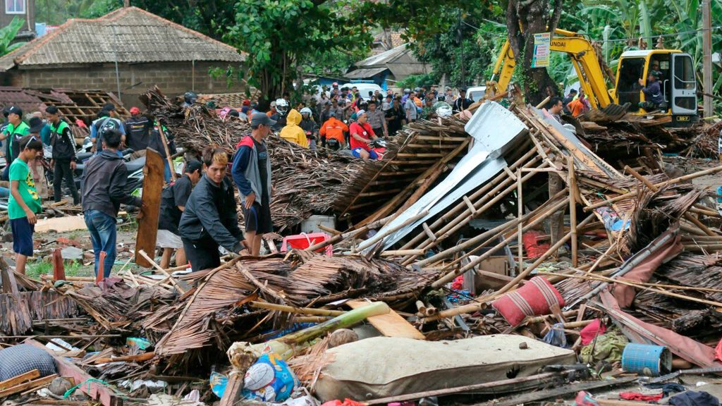 Количество погибших в результате цунами в Индонезии возросло до 429 человек