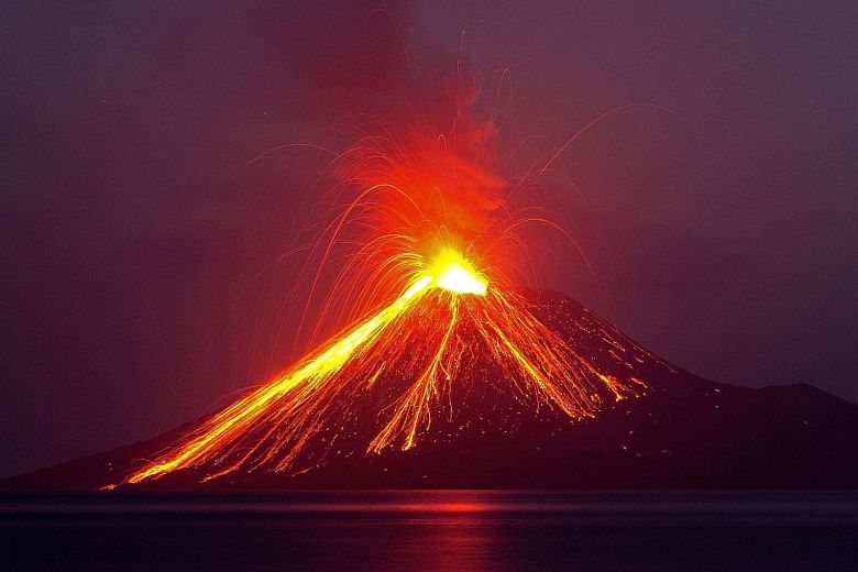 "Krakataunun oğlu" oyanır - İndoneziyada Tsunamiyə səbəb olan vulkan