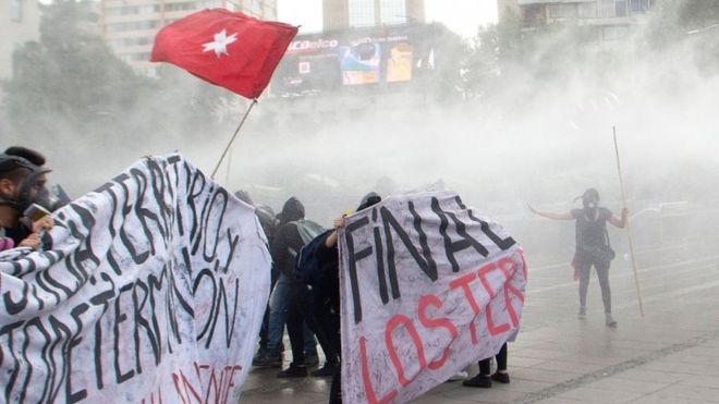 Спецназовцы пострадали на акции протеста в Чили