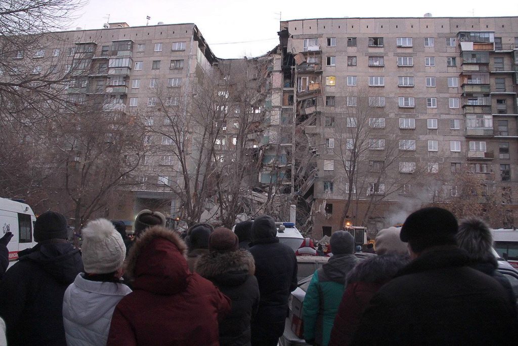 Количество жертв в результате взрыва в российском городе Магнитогорск растет