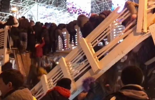 Pedestrian Bridge Collapses in Moscow's Gorky Park, 13 Injured