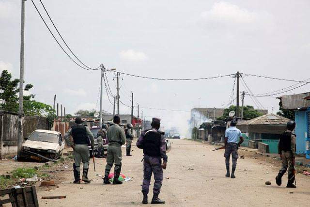 По информации правительства Габона, убиты двое участников попытки госпереворота, задержаны семеро