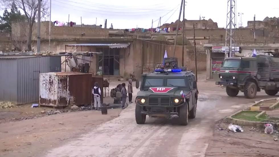 Российская военная полиция начала патрулирование вокруг сирийского города Манбидж