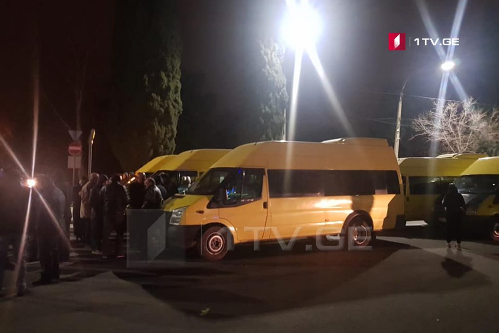 Водители микроавтобусов Рустави-Тбилиси провели акцию