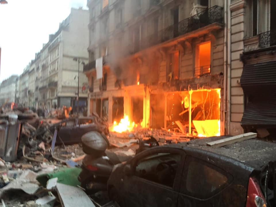 В Париже произошел мощный взрыв (фото)
