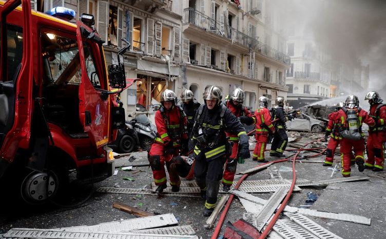 Взрыв в Париже предположительно был вызван утечкой природного газа (фото)