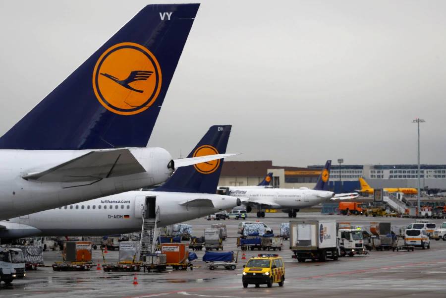 Сотни авиарейсов отменили из-за забастовки сотрудников безопасности в аэропортах Германии