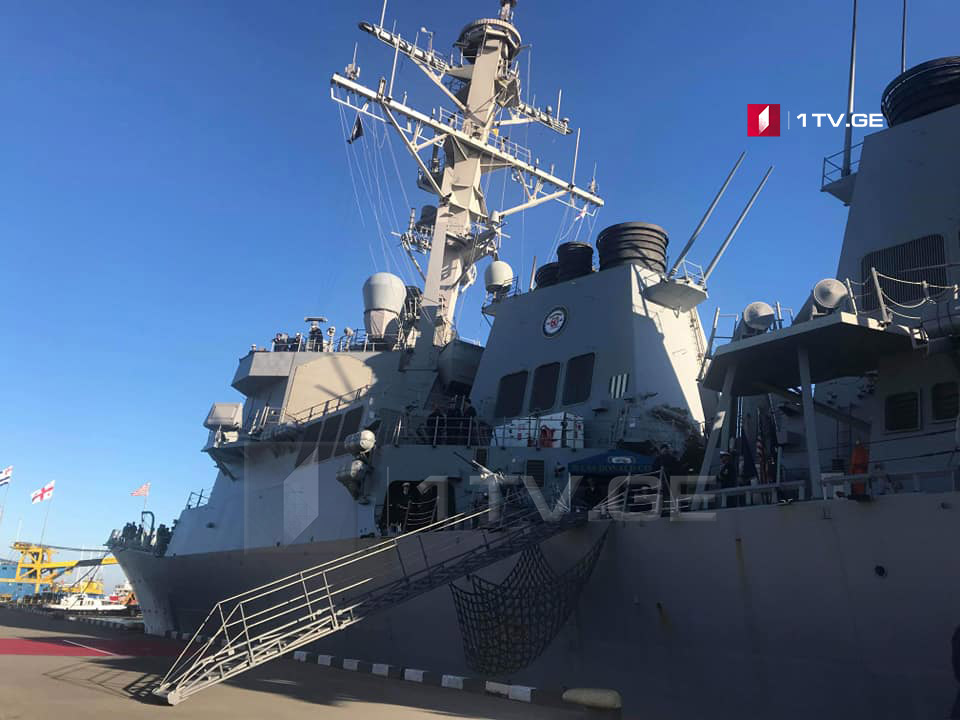 В гавань Батуми зашел корабль ВМС США "Дональд Кук"
