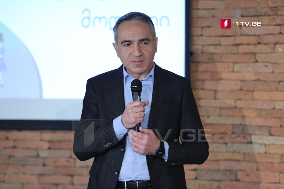 Михаил Батиашвили заявляет, что проблема школьных автобусов в регионе будет скоро решена
