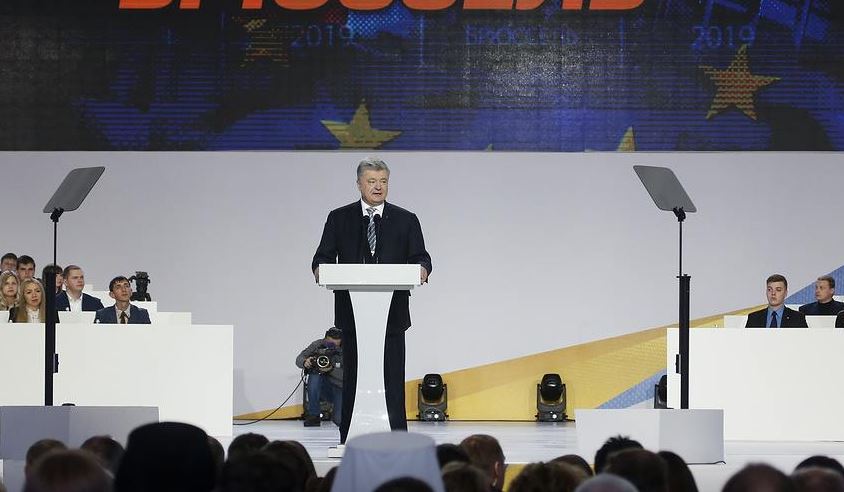 Петр Порошенко выдвинул свою кандидатуру на президентских выборах в Украине