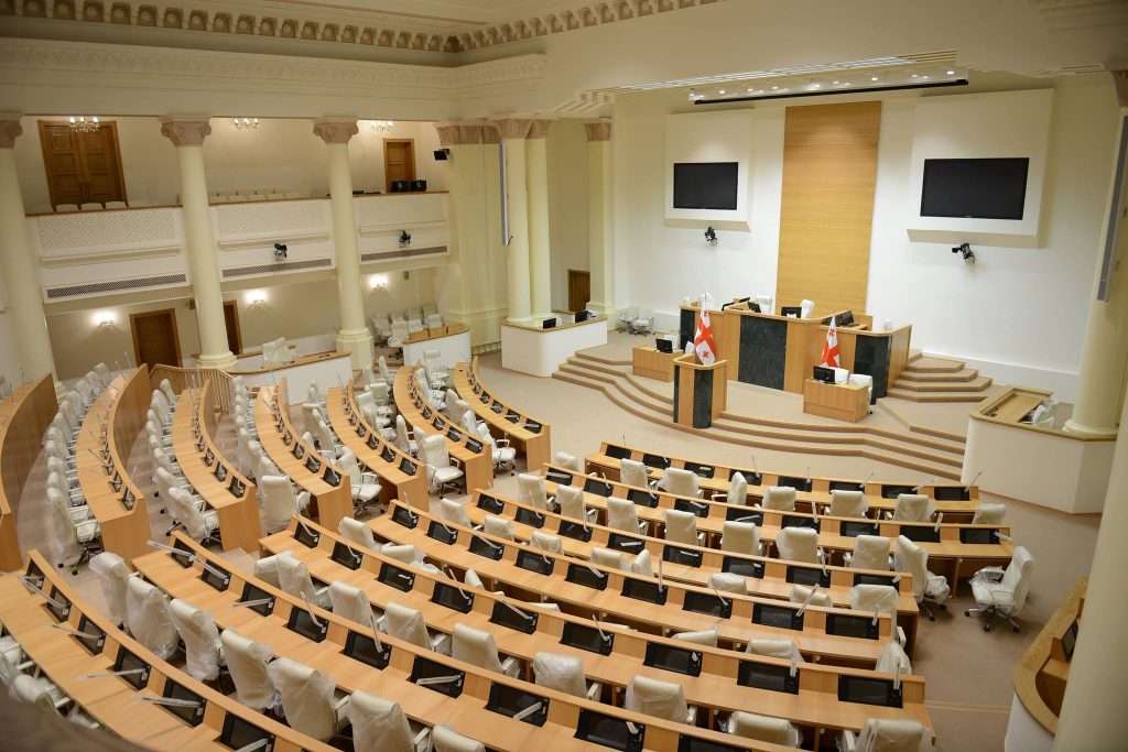 Сегодня парламент Грузии откроет весеннюю сессию и полностью начнет деятельность в Тбилиси