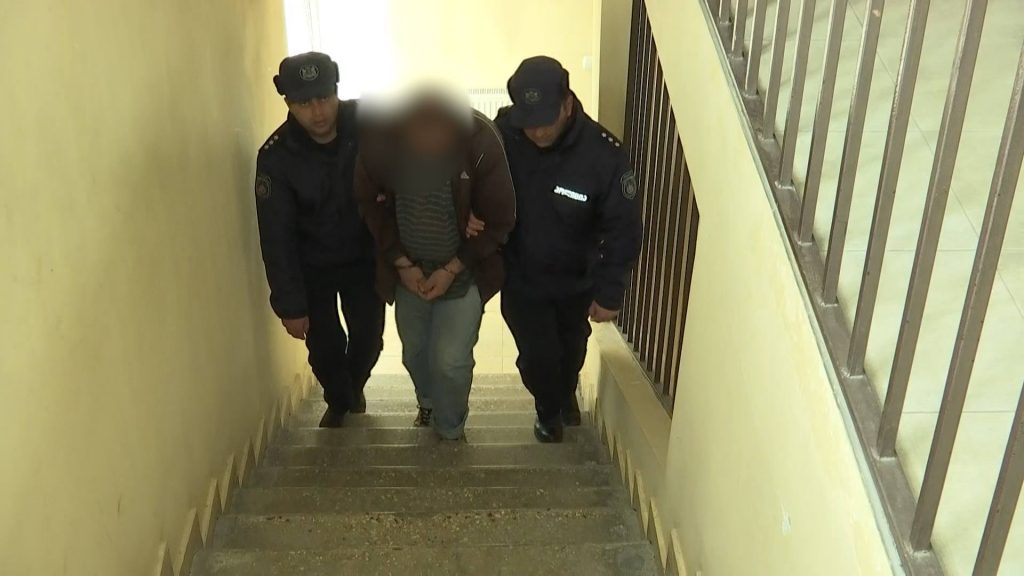 Мужчина задержан за действия сексуального характера в отношении несовершеннолетней дочери в Гори