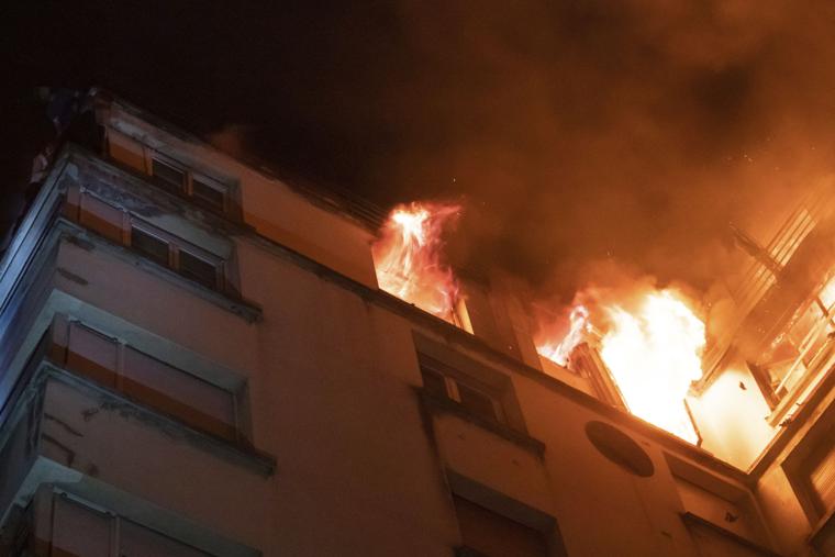 Количество погибших от пожара в жилом доме в Париже возросло до 10-ти человек
