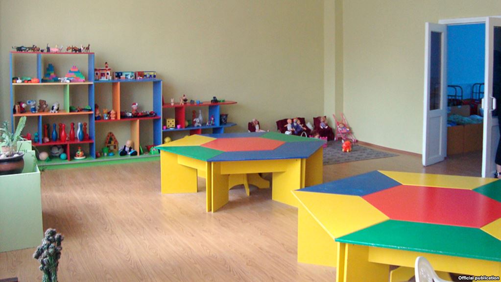 В детских садах Тбилиси заменят игрушки из искусственного материала