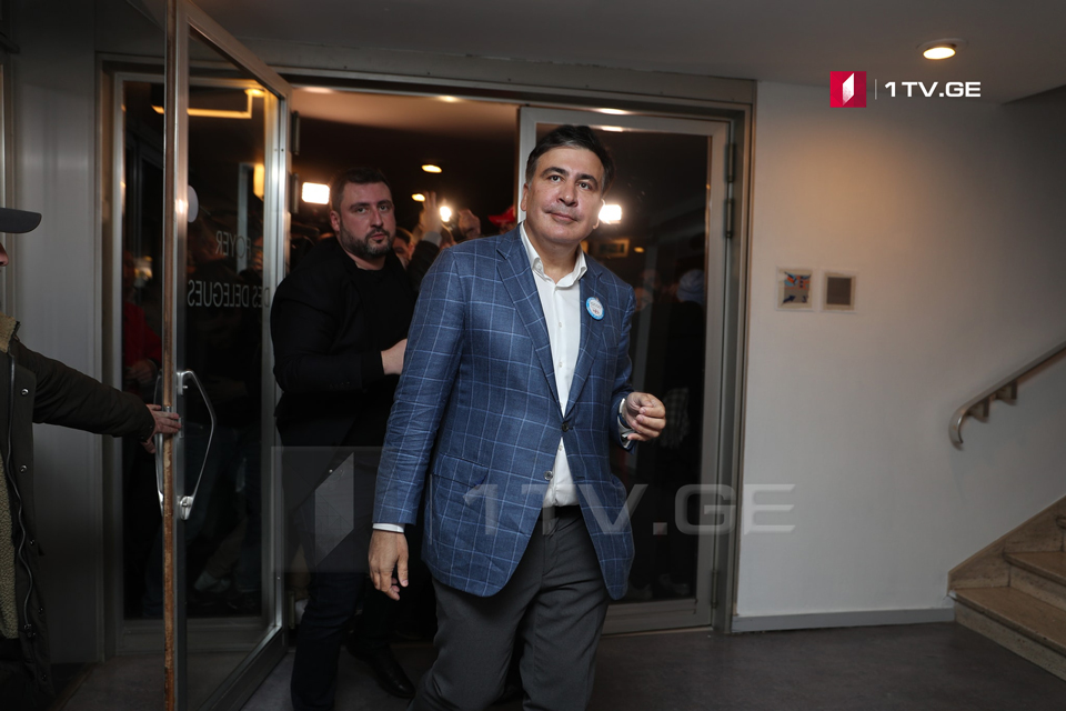 Саакашвили планирует вернуться в Украину первого апреля и заявляет, что уже купил билет