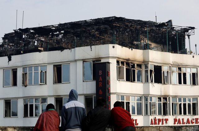 17 человек погибли в результате пожара в гостинице Нью-Дели