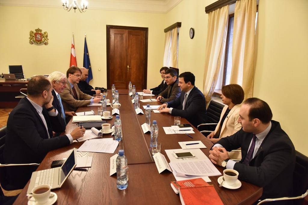 Представители парламентского большинства встретились с делегацией Венецианской комиссии