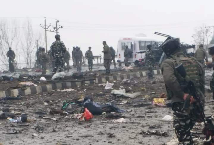 В результате нападения террориста-смертника в регионе Кашмир погибли 34 солдата