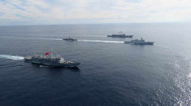 Турция проводит масштабные военные учения в трех морях одновременно