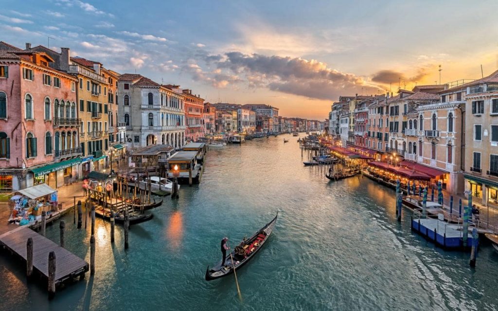 Туристам, которые не планируют ночевать в Венеции, придется заплатить