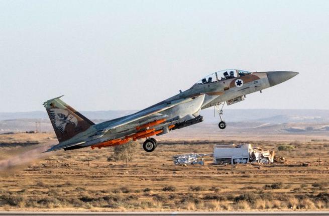 Израильская авиация нанесла ответную атаку по базам "Хамас" в Секторе Газа