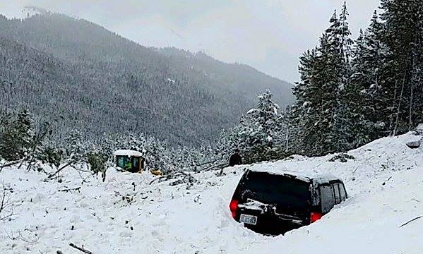 Транспортное движение органично из-за схода лавины в Колорадо