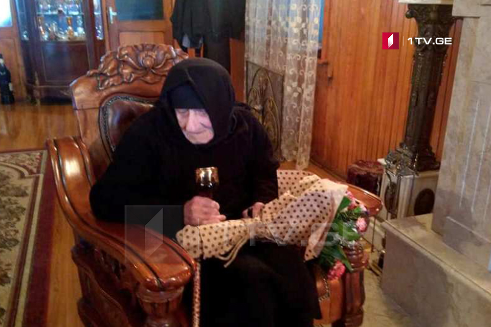 Представители властей в Зугдиди поздравили с праздником женщин старше 100 лет