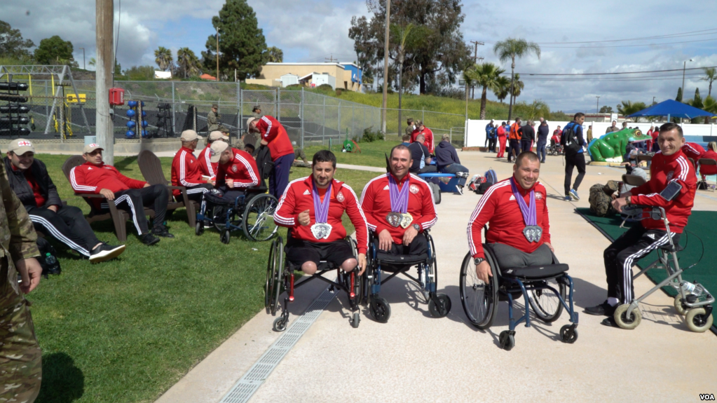 "Amerikanın Səsi" - yaralanmış gürcü əsgərləri Kaliforniyada 38 medal qazandılar