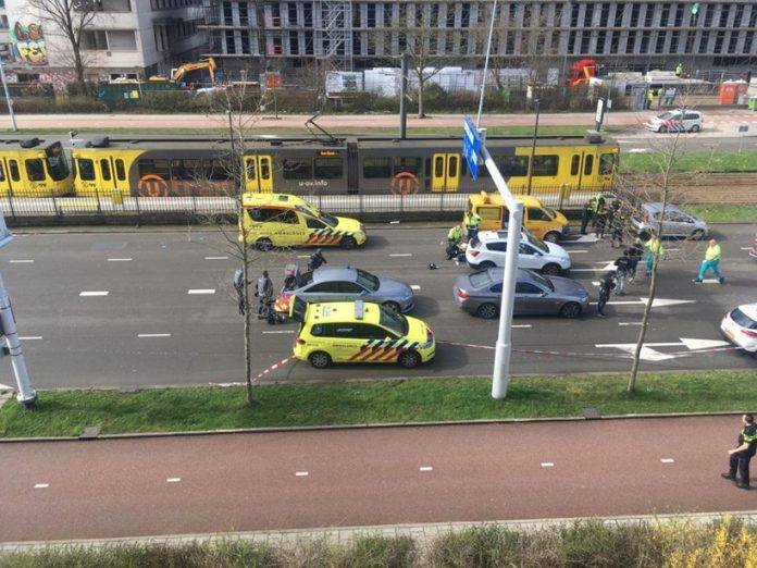 İlkin məlumata görə, Hollandiyanın Utrext şəhərində, tramvayda atəş nəticəsində bir nəfər həlak oldu, terror təhlükəsinin ali səviyyəsi bəyan edilib